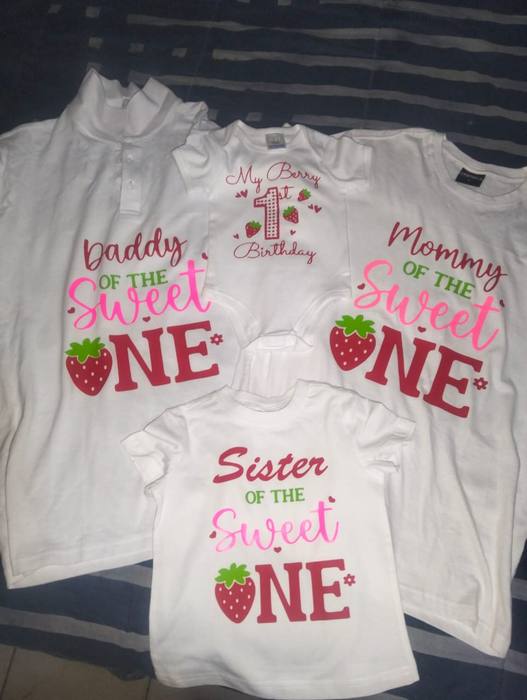 Matching family set for a first birthday, printed Daddy, Mommy and Sister of the Sweet One with strawberries